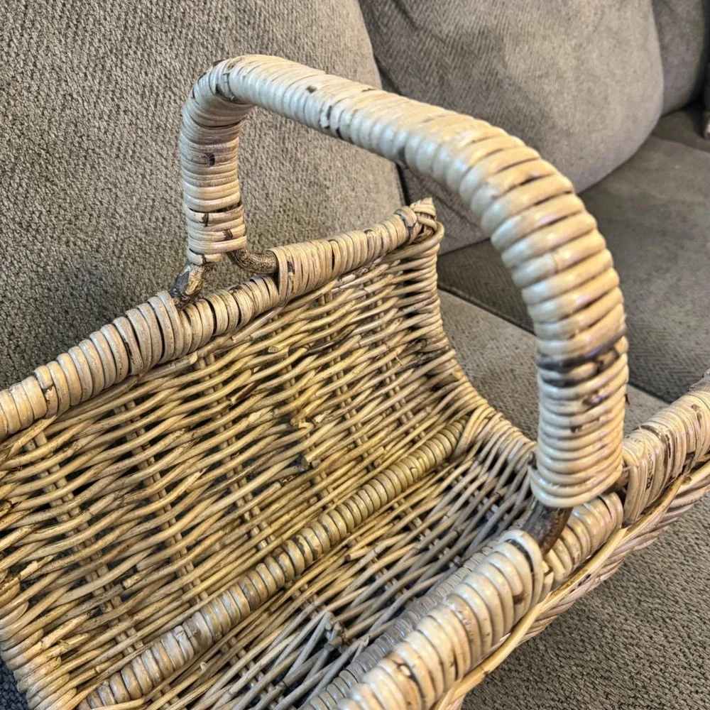 Vintage Rustic Wicker Fireplace Log or Blanket Basket w/ handle –15
